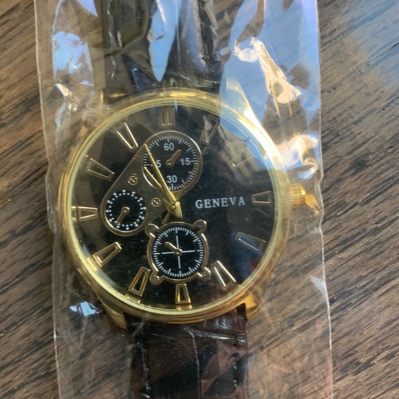 Watch - Picture 2 of 3